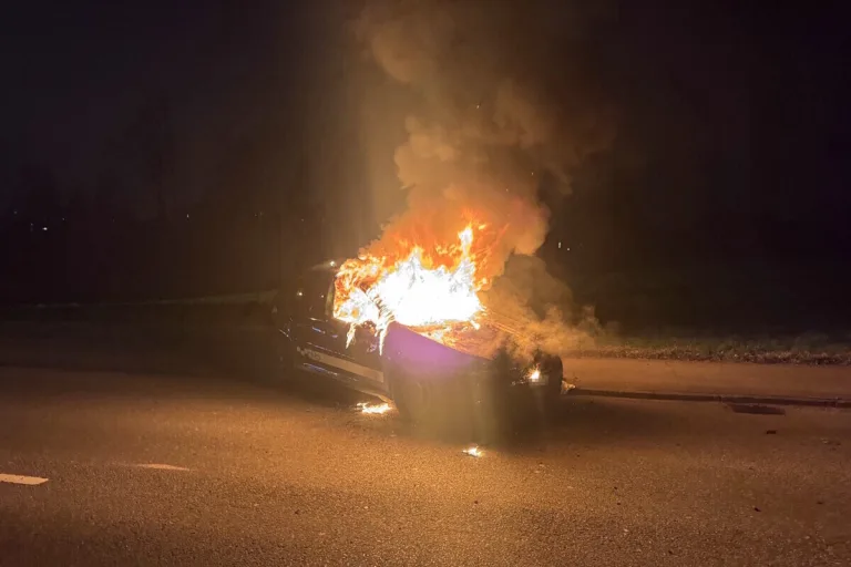 Oberbüren SG – Plötzlich Feuer - Auto brennt vollständig aus