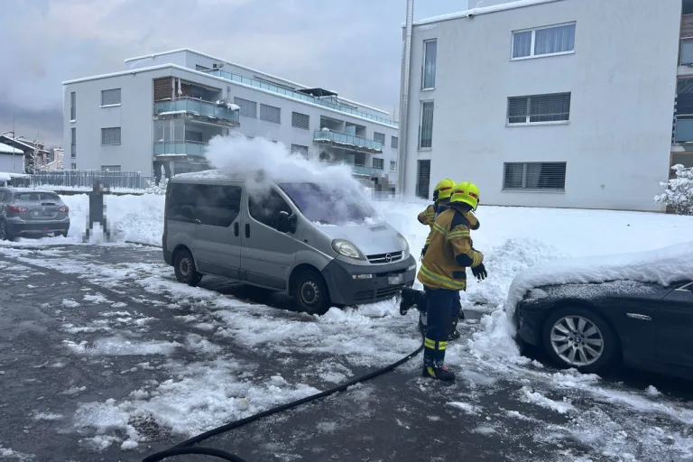 St. Margrethen SG – Brand eines Fahrzeugs auf einem Parkplatz