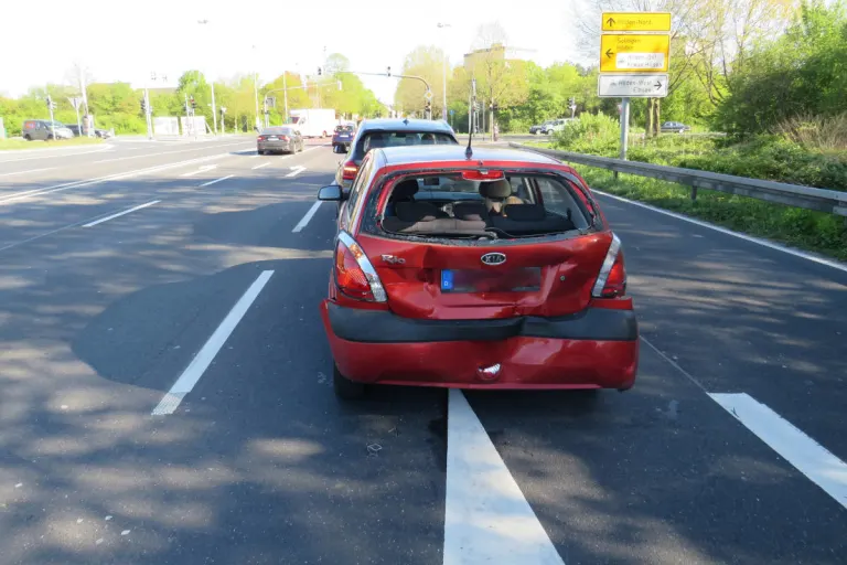 Hilden – Betrunkener Autofahrer flüchtet mit Taxi vom Unfallort