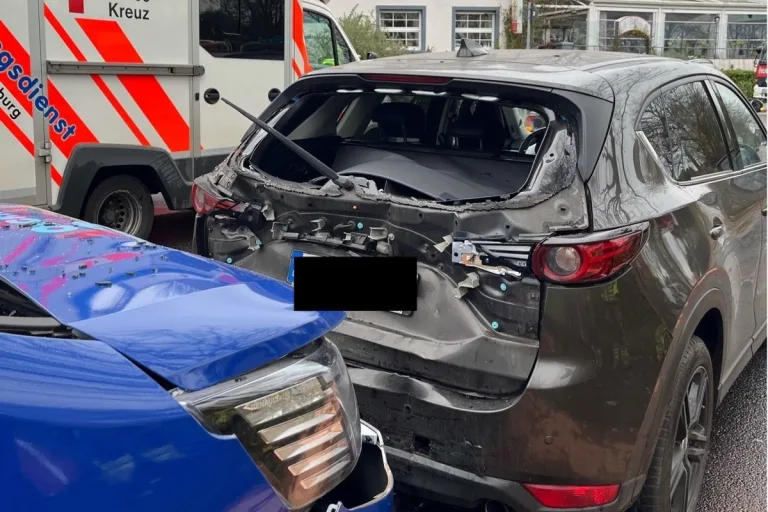 Baerl – Auffahrunfall zwischen drei Autos 