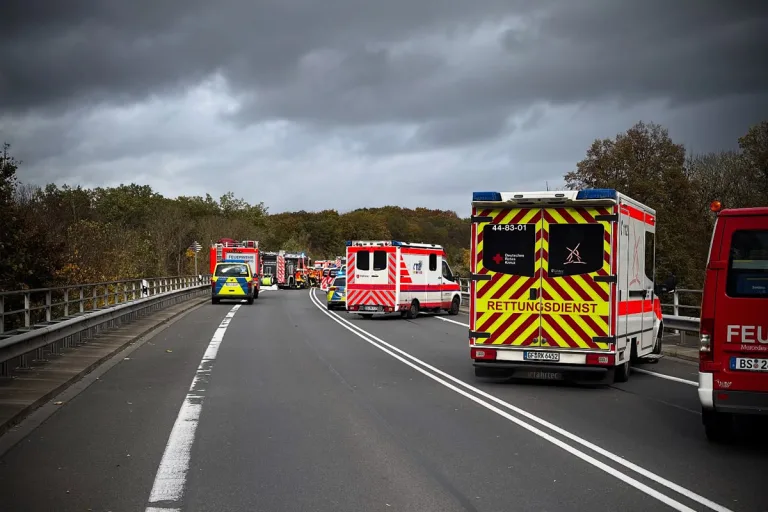 Braunschweig NI – BMW stürzt bei Flucht in Mittellandkanal – Drei Tote