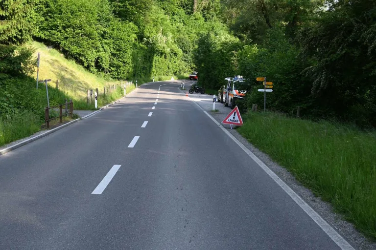 Unfall gestern in Zuzwil SG - Motorradfahrer nach Kollision leicht verletz 