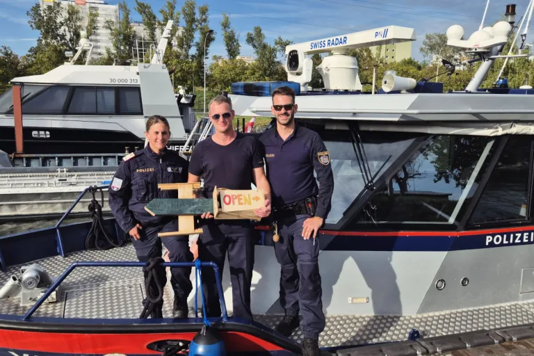 Altenwörth – Wasserpolizei entdeckt Flaschenpost von Kindern