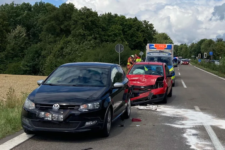 Unfall  in Aachen NW – Autofahrerin bei Auffahrunfall verletzt