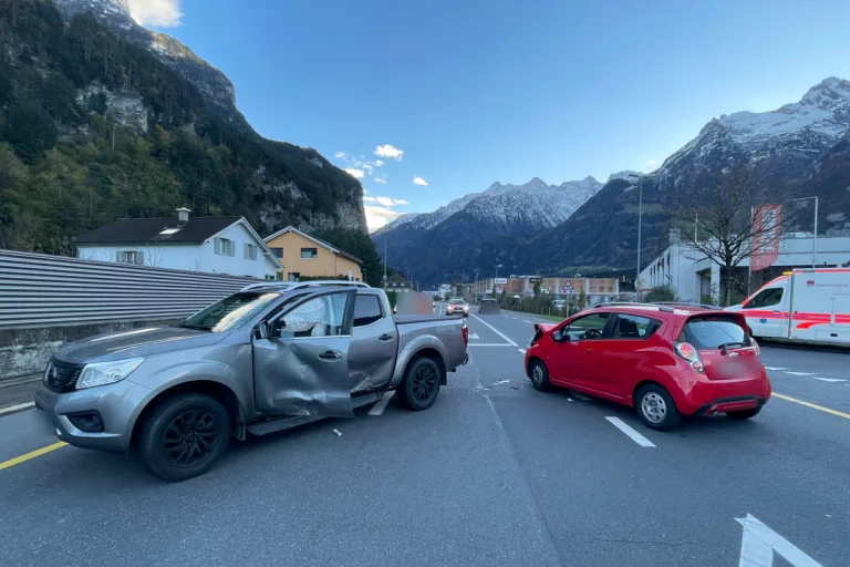 Unfall in Schattdorf UR - Auto beim Abbiegen übersehen 