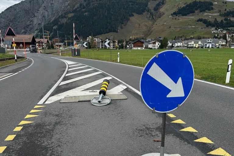 Andermatt / Hospental UR - Verkehrseinrichtungen beschädigt 