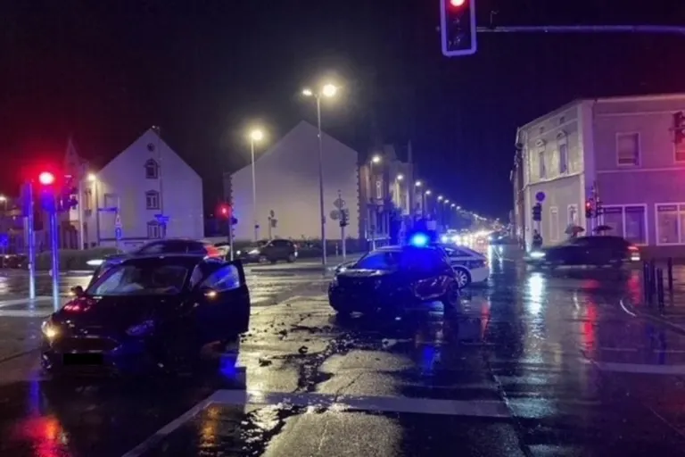 Zweibrücken RP - Mehrere Verletzte und rund 20.000,- Euro Sachschaden nach Unfall 