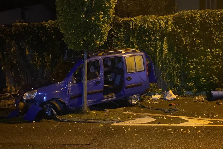 Boswil AG – Betrunken gegen Lärmschutzwand geprallt