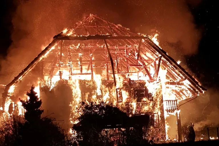Brittnau AG - Haus brennt bis auf die Grundmauern nieder