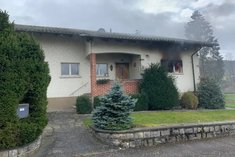 Büsserach SO – Feuerwehreinsatz wegen Brand in Einfamilienhaus