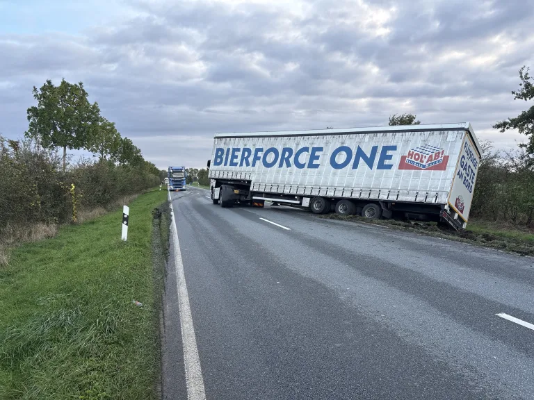 Zeugenaufruf Achim – Unfall von Lkw nach Ausweichmanöver