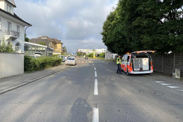 Zeugenaufruf in Gebenstorf AG - Fussgänger von Auto angefahren und schwer verletzt