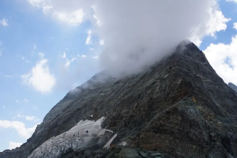 Drama in Zermatt VS - Mann stürzt am Matterhorn ungesichert 350 Meter in die Tiefe!