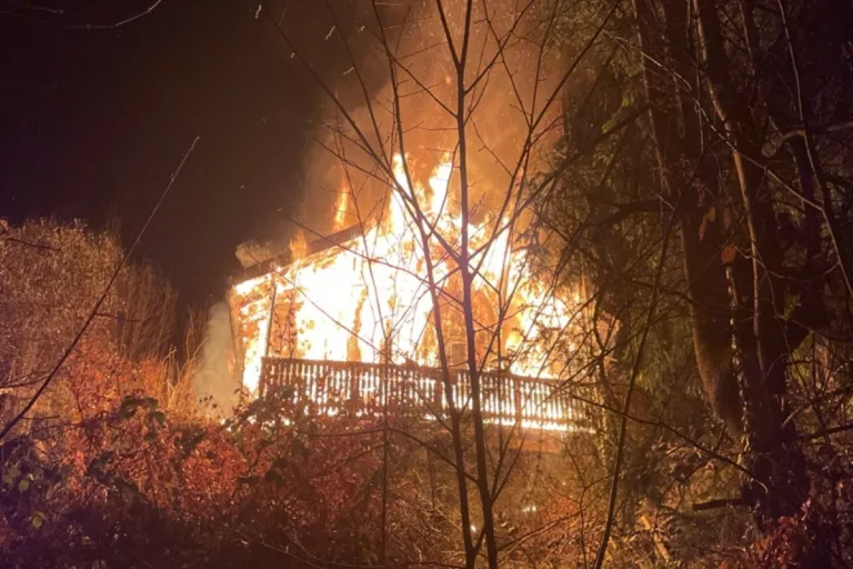 Villard-sur-Chamby VD - Brand in Chalet endet für eine Person mit dem Tod