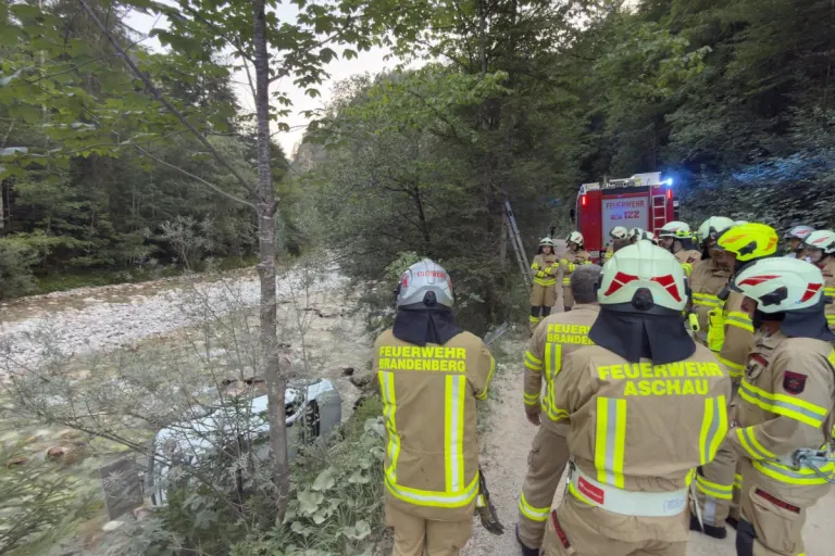 Brandenberg – Lenker weicht Hirsch aus und verunfallt