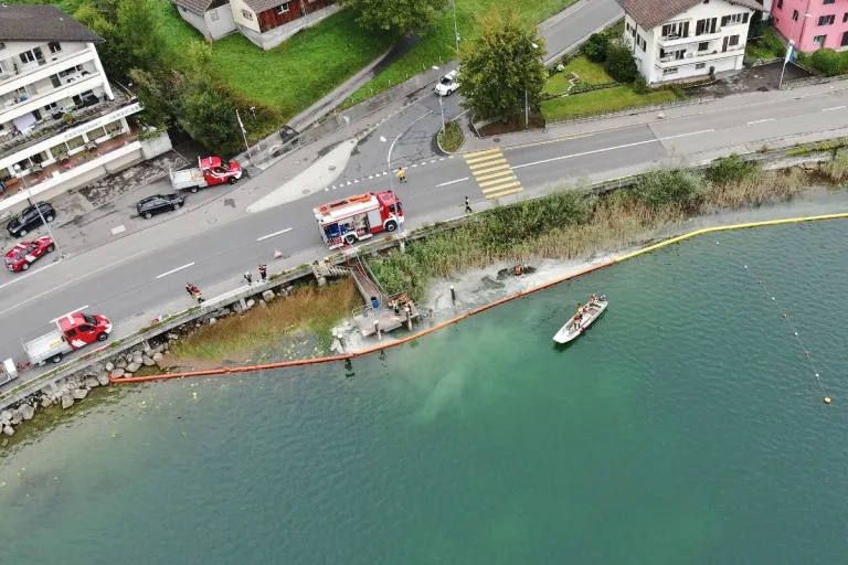 Oberägeri ZG - Dieselöl bei Tankvorgang in den Ägerisee ausgelaufen