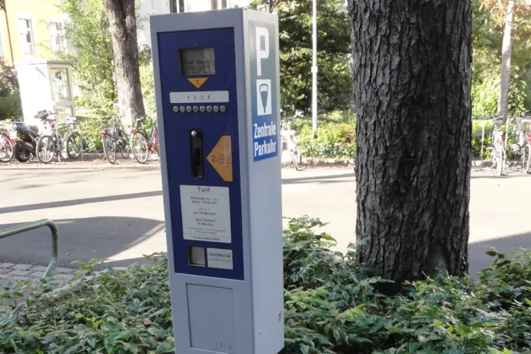Wetzikon ZH - Sachbeschädigungen an mehreren Parkuhren