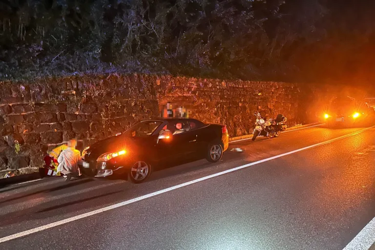Sisikon UR – Motorradlenker bei Unfall auf Axenstrasse schwer verletzt