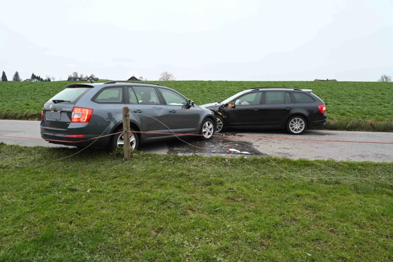 Rothenburg LU – Nach Frontalkollision in Fussgänger geprallt