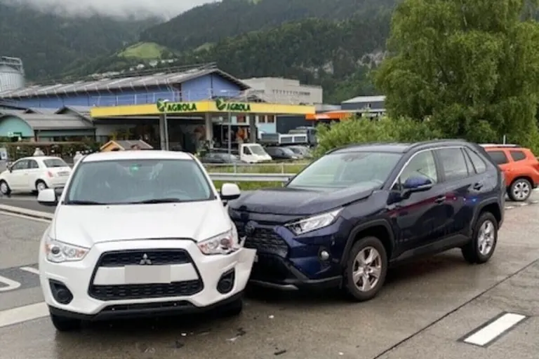 Schattdorf UR - Unfall zwischen zwei Autos