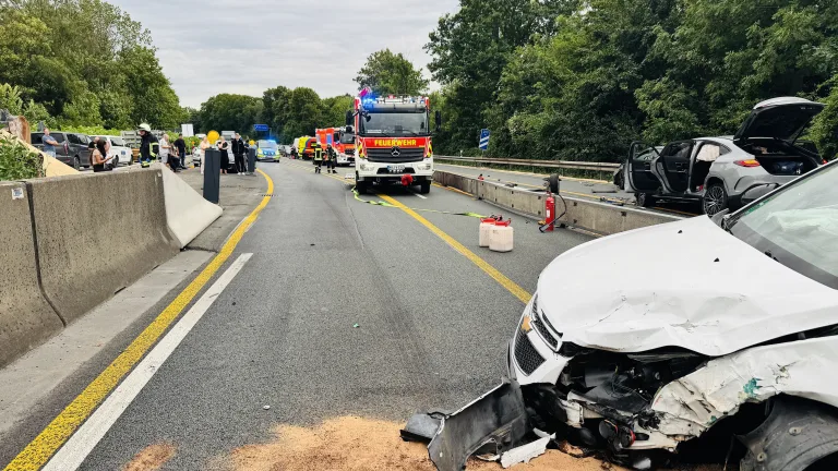 Mülheim an der Ruhr – Sieben Verletzte bei Unfall auf der A40