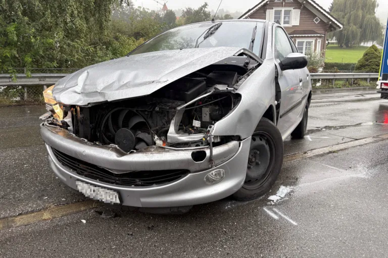 Unfall in Rorschacherberg SG – Automobilistin prallt gegen Leitplanke