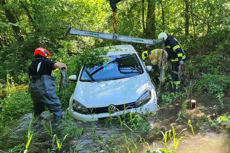 Bad Ischl - Pkw-Fahrt endet im Fluss