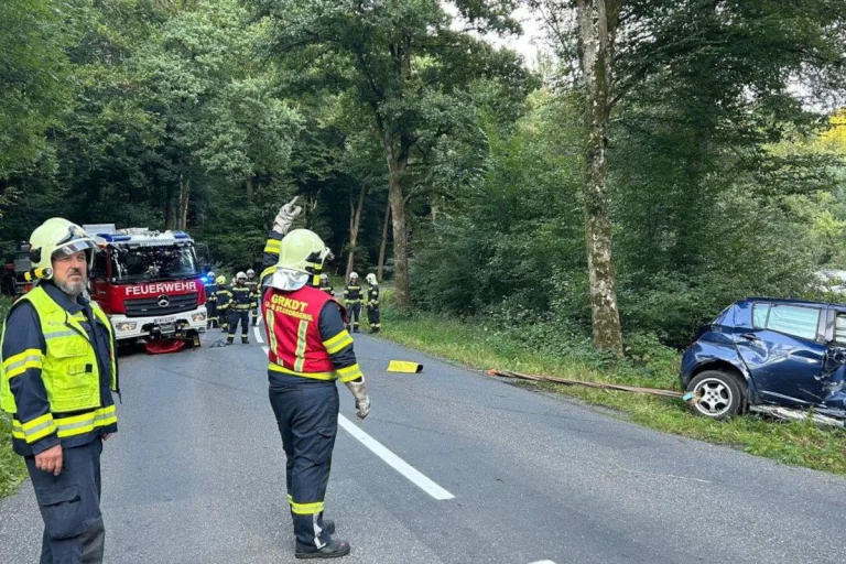 St. Georgen OÖ – Alkoholisierter Lenker prallt gegen Baum