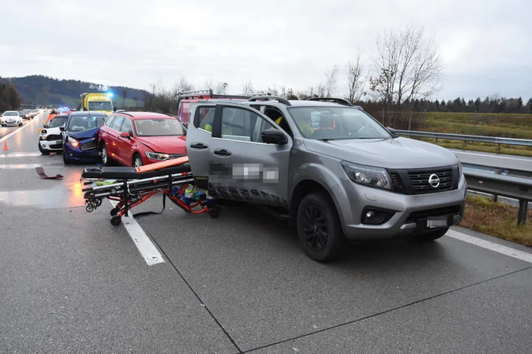 A13 Rüthi SG – Mehrere zehntausend Franken Sachschaden bei Unfällen