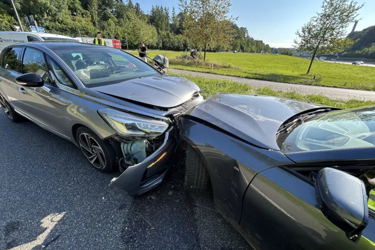 Unfall bei Dättwil AG – Kind lenkt Automobilistin ab
