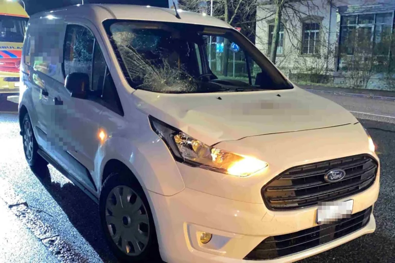 Balsthal SO - Fussgänger wird von Auto erfasst und dabei verletzt