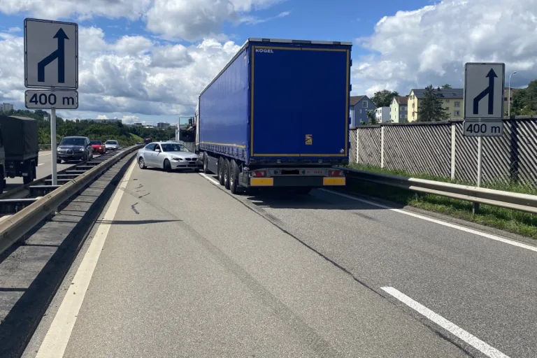Schaffhausen - Sattelmotorfahrzeug übersieht Auto