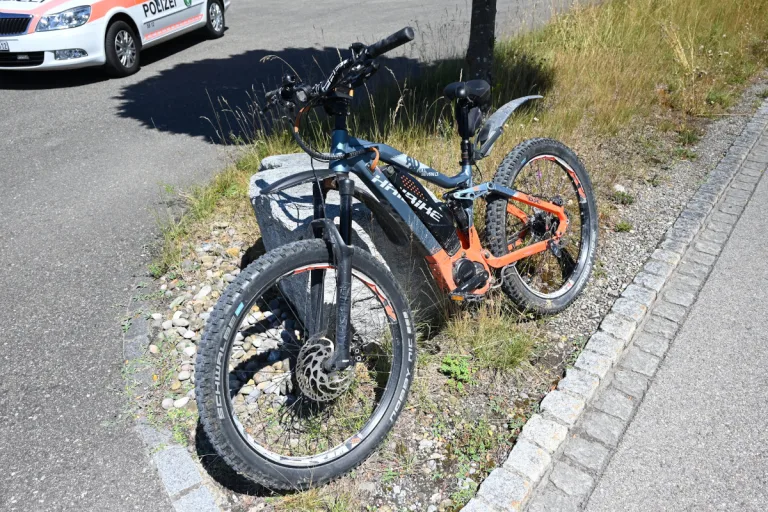 Unfall in Flawil SG –  Auto kollidiert mit E-Bike  