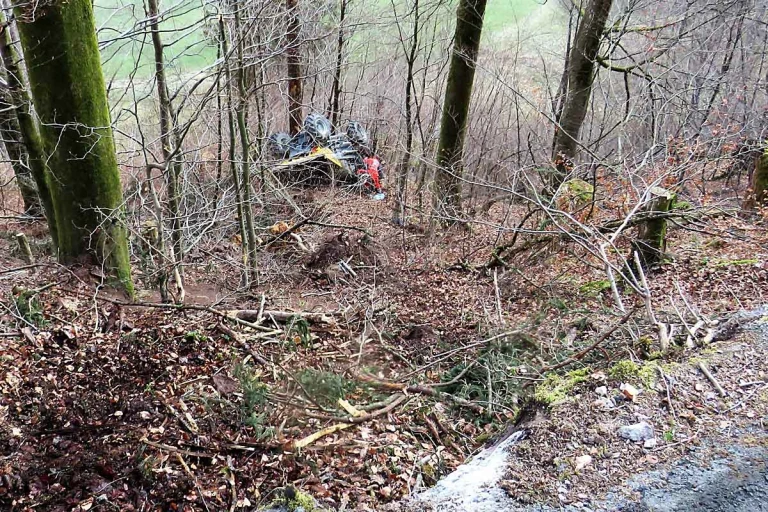Schwanden GL - Dumper stürzt 30 Meter in die Tiefe