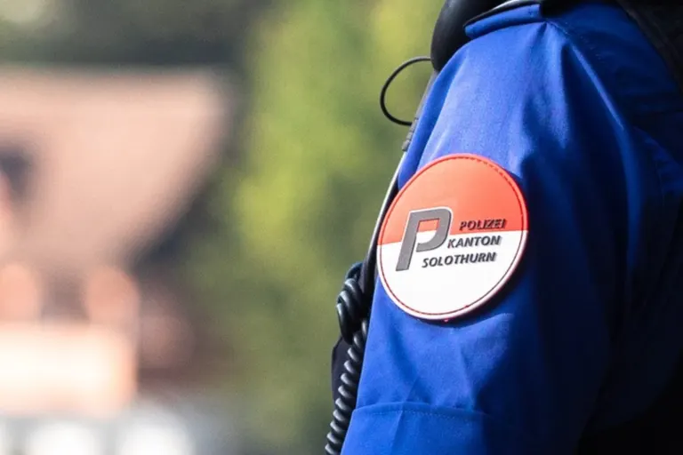 Dornach SO – Unbekannte klauen Verkehrsspiegel und Signaltafeln