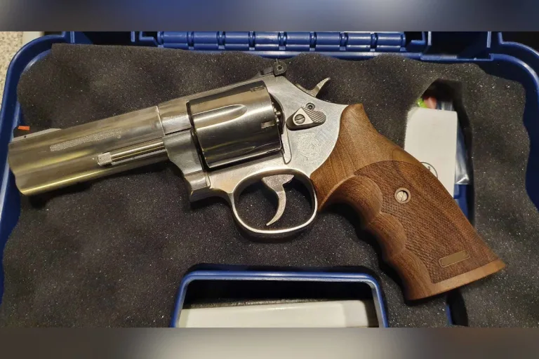 Wien – Seniorin mit Revolver löst Polizeieinsatz aus