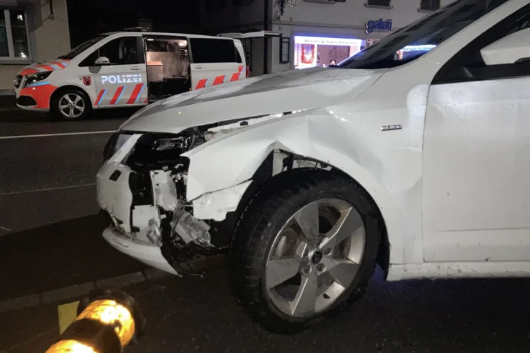 Näfels GL - Unfall wegen Sekundenschlaf 