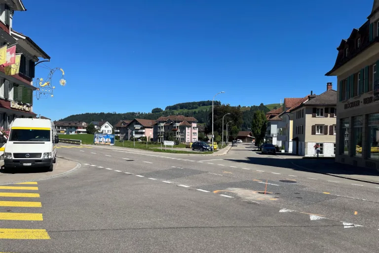 Bütschwil SG - Unfall zwischen Auto und Motorrad