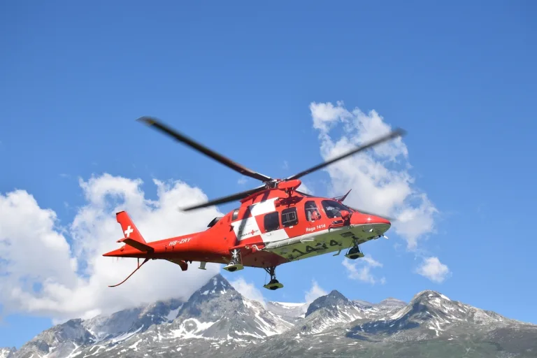 Zernez GR –  70-Jähriger verstirbt nach Motorradunfall