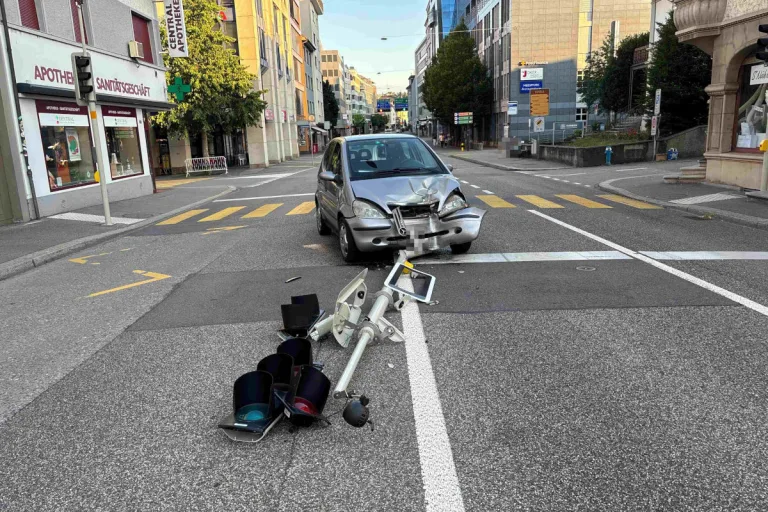 Olten SO – Unfall endet an Lichtsignalanlage