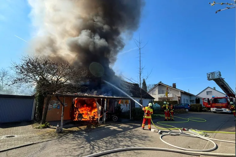 Bermatingen – Brand zerstört Werkstatt und Dachstuhl