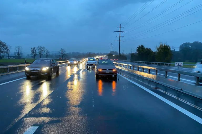 Kanton Zug – Unvorsichtig und unaufmerksam – 3 Verkehrsunfälle auf der A14
