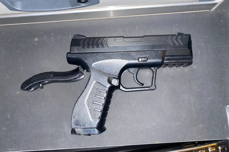 St. Gallen – Zwei Personen wegen Widerhandlung gegen das Waffengesetz angezeigt