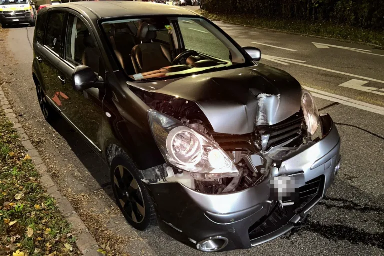Untersiggenthal AG  - Polizei nimmt einem 88-Jährigen nach Unfall mit Totalschaden den Führerschein ab