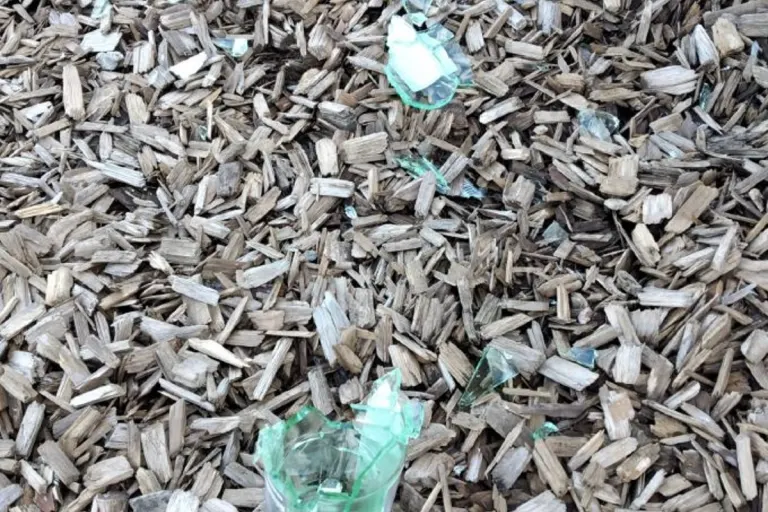 Schweighofen - Vandalismus auf Spielplatz - Verletzungsgefahr für Kinder