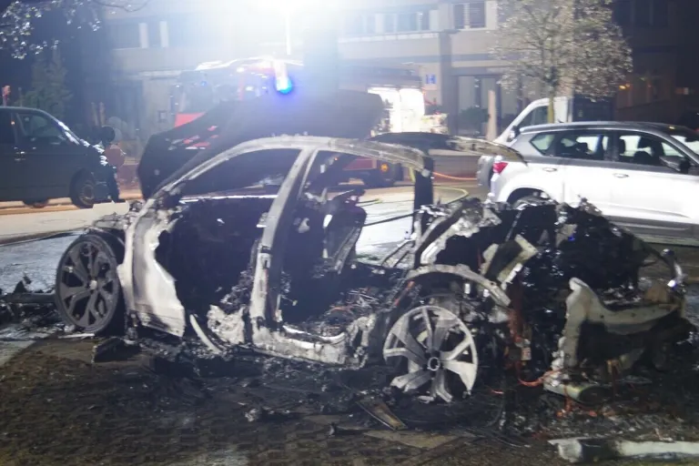 Stadt Luzern – Parkiertes Auto in Brand geraten