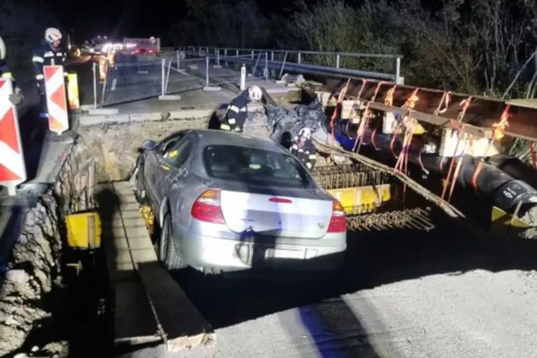 Unfall in Bad Ischl OÖ – Lenkerin fährt in Baustellengrube