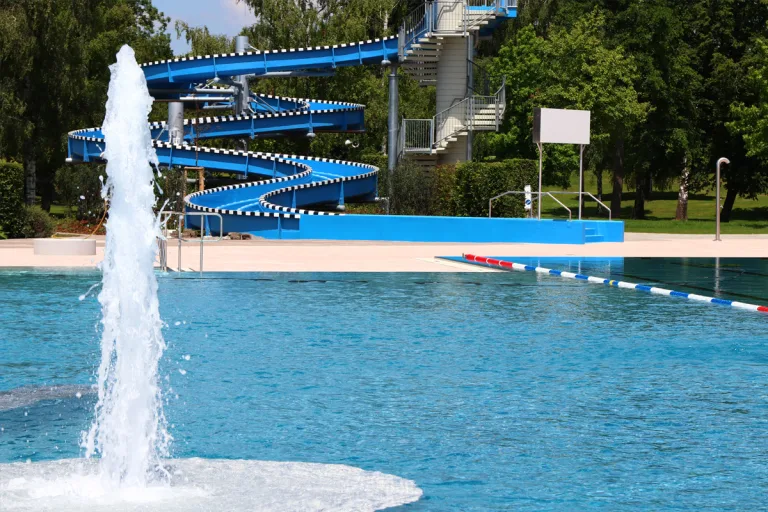 Polizei sucht Zeugen in Leonberg BW – Achtjähriger im Freibad Eltingen unsittlich berührt
