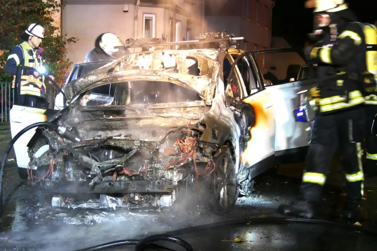 Celle – Fahrzeug bei Brand komplett zerstört