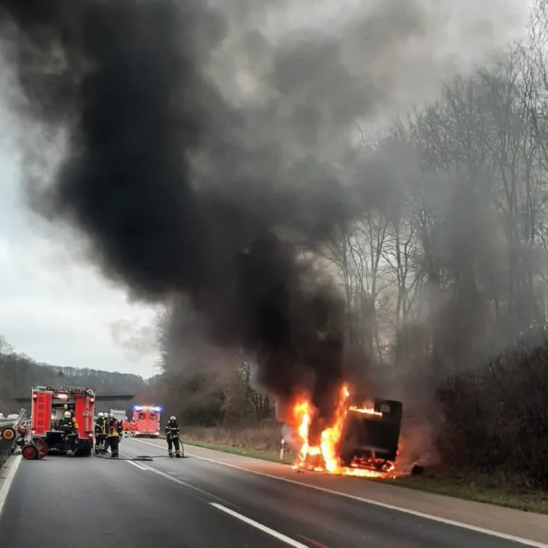 Witten – Transporter in Vollbrand